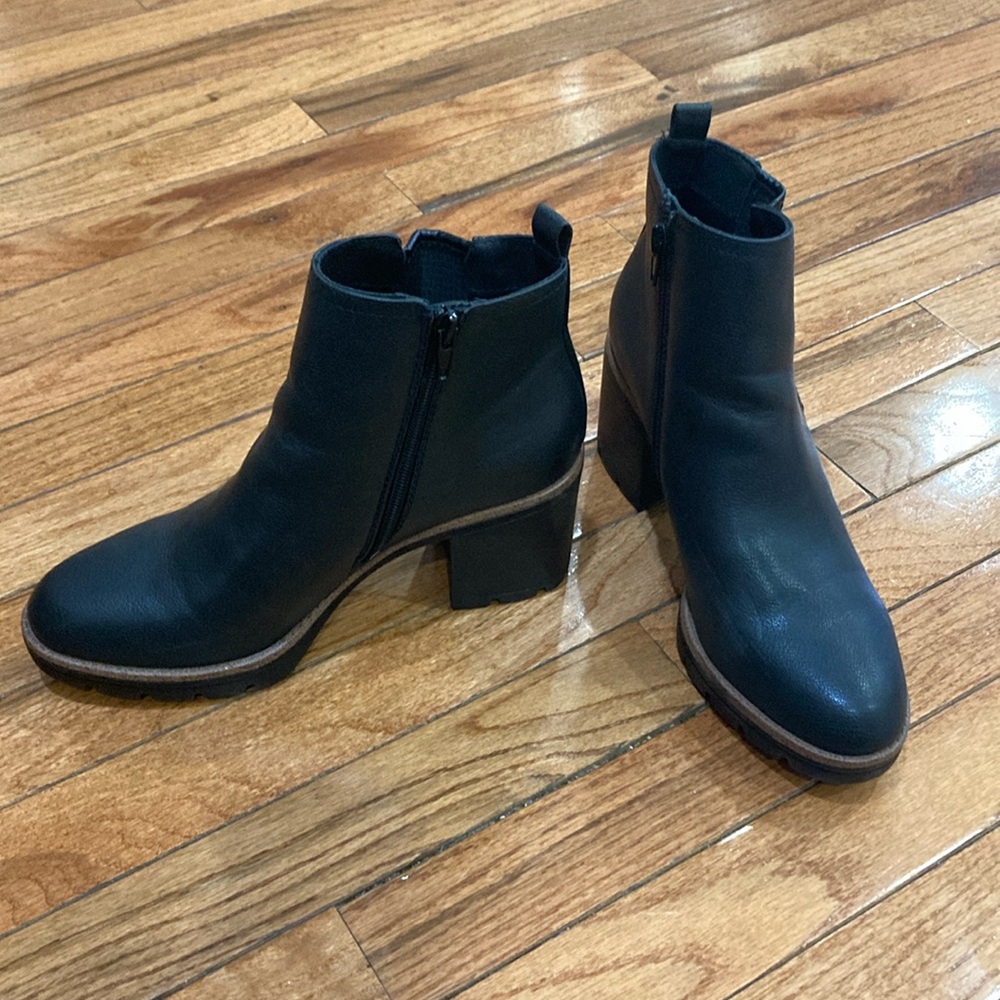 Women’s Naturalizer Lug Sole Heeled Booties